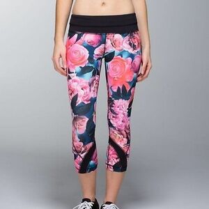 EUC Lululemon Run: Inspire Crop II Secret Garden Floral / Black Pink | S…